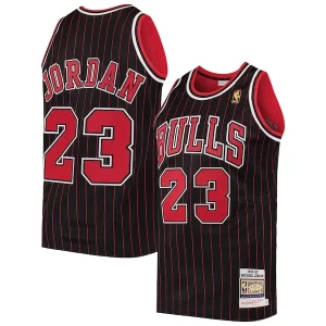 Men's Chicago Bulls Michael Jordan Black 1996/97 Hardwood Commémoratif Classics Authentic Jersey